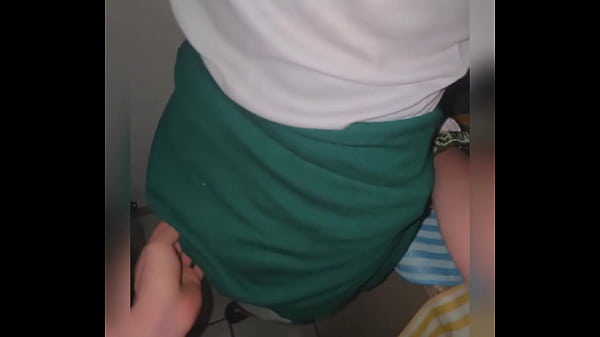 Image Colegiala Lavando Trastes! Le ense&ntilde_o la Verga para Antojarla! La Chupa Delicioso Vi&eacute_ndome con su Carita!