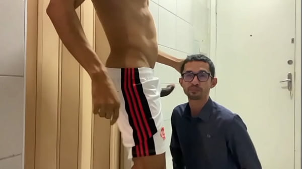 Image Na hora do tes&atilde_o, rasguei a roupa do passivo e ele foi embora de cueca