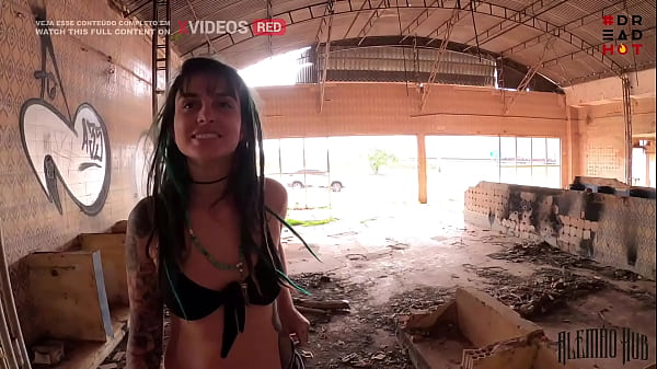 Image Encontrei uma constru&ccedil_&atilde_o abandonada na estrada e levei uma gostosa de dreadlooks para fuder ela ali mesmo COMPLETO NO RED