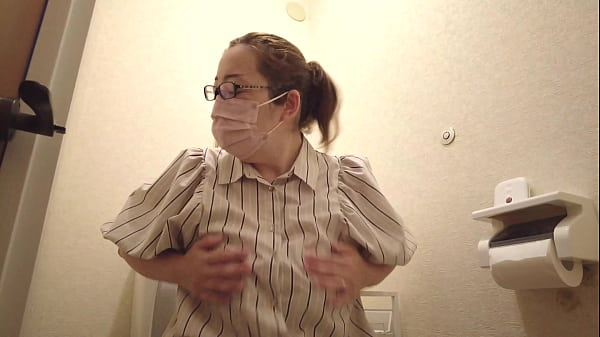 Image Married woman masturbating in the toilet：The full video is&rarr_https://www.xvideos.red/channels/aika-frau