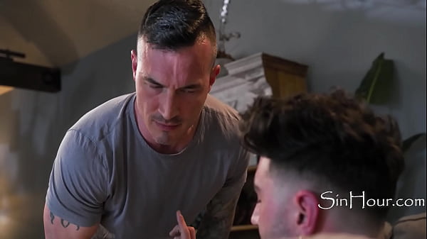Image Blindfolded Guy Thought It Was His Girlfriend Blowing Him.. But It Was His Gay Coworker Who Recorded It All On Camera