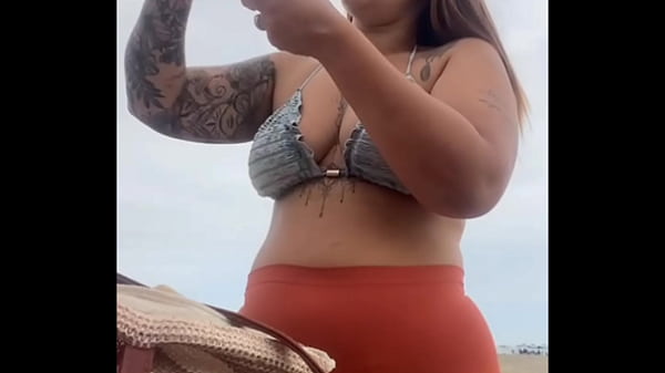 Image T&ocirc_ na praia e j&aacute_ estou inchada e molhadinha pronta pra leva rola