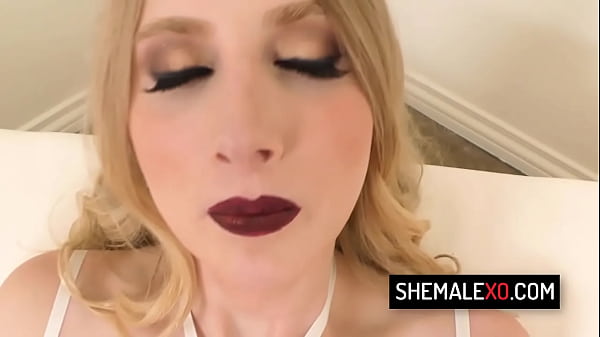 Image Sexy transgender Janelle Fennec gets licked and barebacked