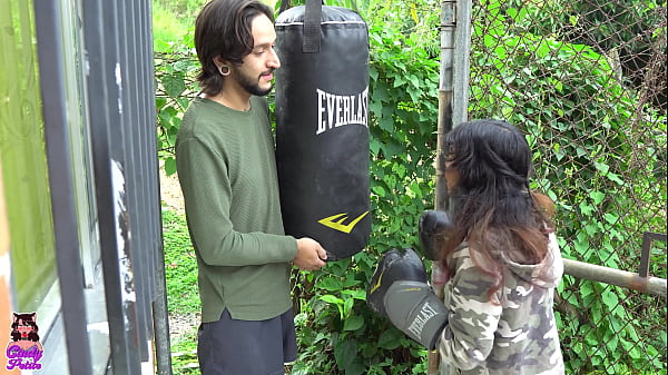 Image Practicando boxeo golpeo al vecino y no me queda de otra que consentirlo chupandole su gran verga y me dejo follar