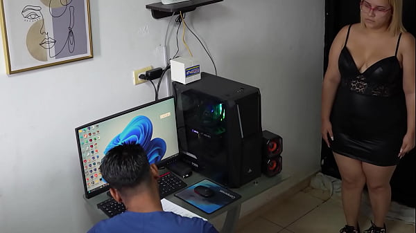 Image A delicious blowjob in the office