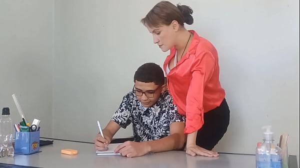 Image Fui parar na diretoria da escola e fui punido pela diretora safada