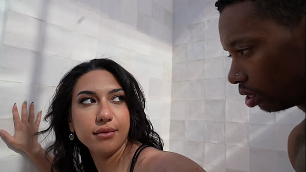Image Los vecinos nos pillan follando en el ba&ntilde_o de la piscina de la comunidad y nos graban