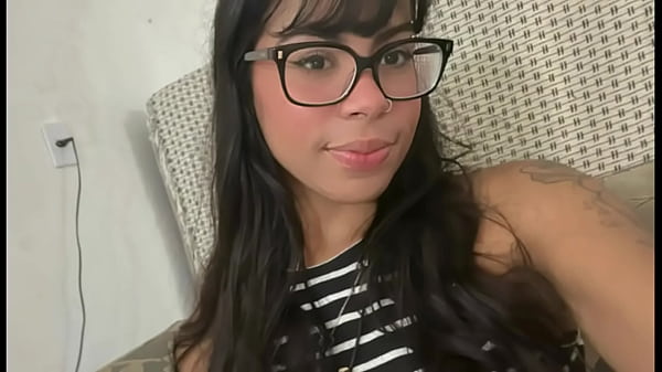 Image Menina grava a foda mas acaba caindo na net.