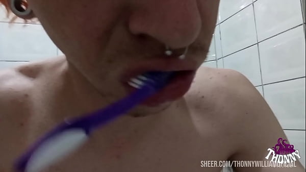 Image POV engolir saliva pela manh&atilde_