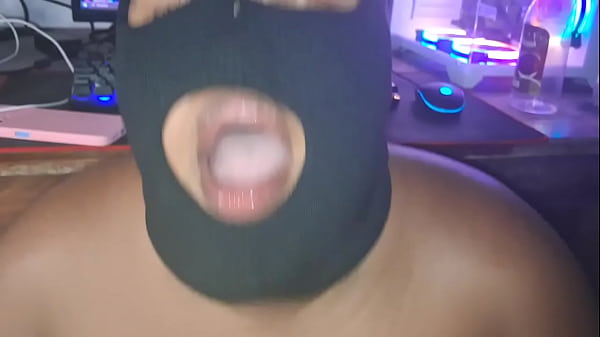 Image Evang&eacute_lica gostosa, boquete embaixo da mesa e gozada nos peitos