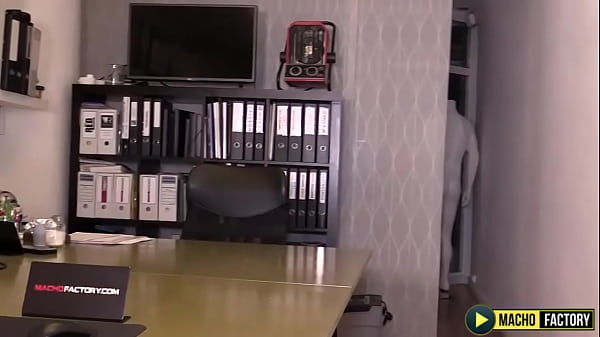 Image Sexy Leandro Cano Got Sucked While Doing Delivery
