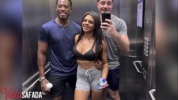 Image Nosso novo personal trainer &eacute_ muito atencioso. deu uma aula de como foder a esposa ap&oacute_s o treino.