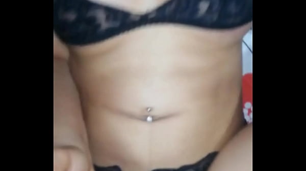 Image Descubro a mi hermanastra masturb&aacute_ndose y por mi silencio me deja follarla