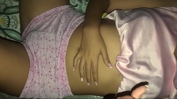 Image MI PADRASTRO LLEGA CACHONDO PASADO DE COPAS EN MEDIO DE LA NOCHE Y CLAVA SU VERGA DIRECTO EN MI CO&Ntilde_O