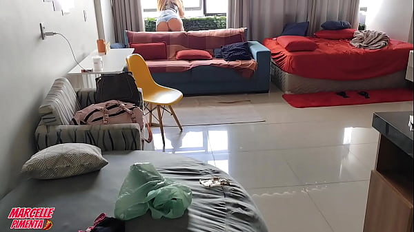 Image Domingo transo com minha prima rapidinho que fumava na janela, enquanto minha esposa vai ao mercado.