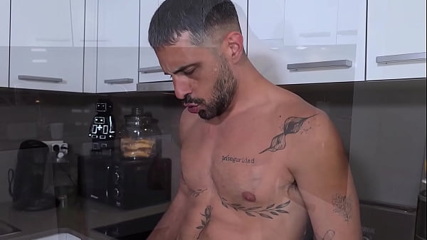 Image #BearFuck en la cocina_ me rompe el culo contra la mesada