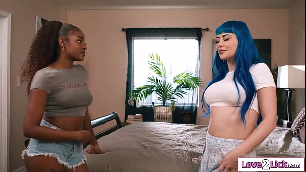 Image Ebony shows her roommate how she squirts n lets her taste it