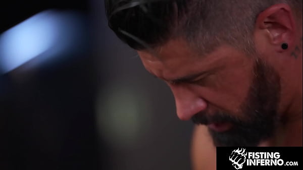 Image Bearded Justin Jett Drills & Fists Damon Heart&rsquo_s Tight Hole