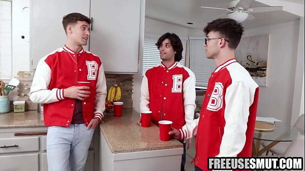 Image Boyfriend free using girlfriend on his birthday in front of friends