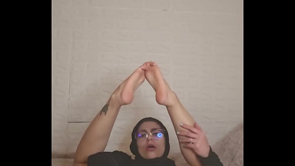 Image Arab HouseWife Mia Niqab Feet Compilation