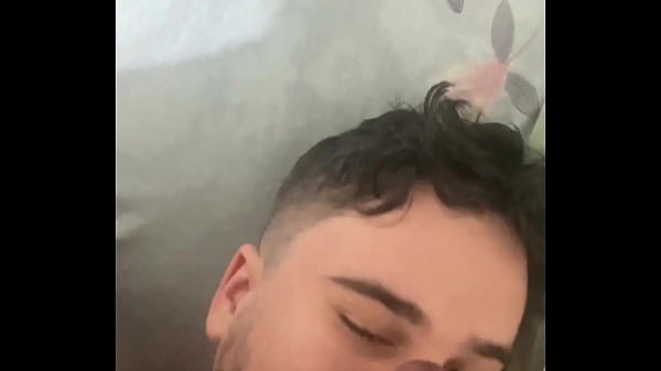 Image tomando leite do gordinho gozada na boca