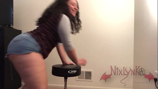 Image nixlynka ass shaking