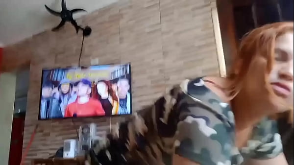 Image Ruiva casada e safada chama o amante em casa fode com ele e depois conta pro marido e leva gozada na cara