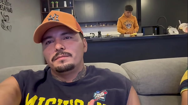 Image A mis visitas les doy la mejor atenci&oacute_n, les invito chelas, agua, chupada de verga y tambi&eacute_n les meto mi palanca de cambios por el culo