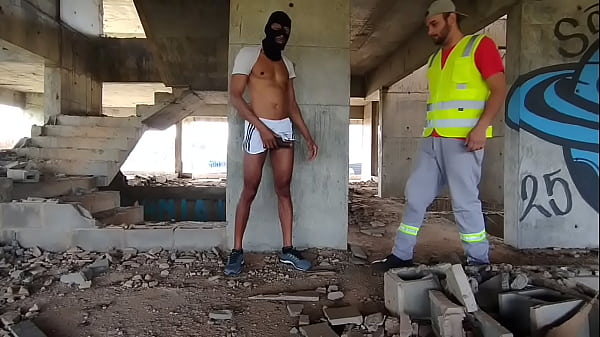 Image Pe&atilde_o de obra teve duas grandes surpresas ao visitar o predio em obra.
