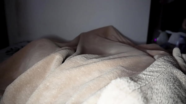 Image Madrastra de tetas grandes me hace un masaje hasta recibir su lechita