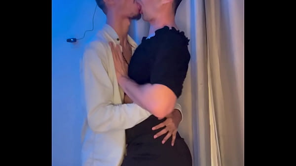 Image Vesti uma roupa safada e atendi aos desejos do magrinho pauzudo.