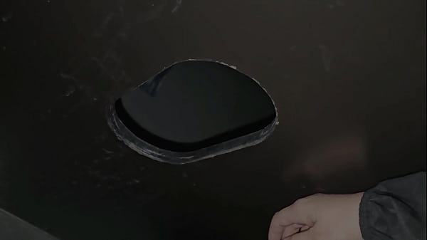 Image GLORY HOLE - ME DIVERTI NA CABINE COM MUITAS GOZADAS