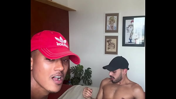 Image MACHO ME PEGOU COM FOR&Ccedil_A E SOCOU FUNDO AT&Eacute_ ESPIRRAR LEITE PRA TODO LADO. - FREE