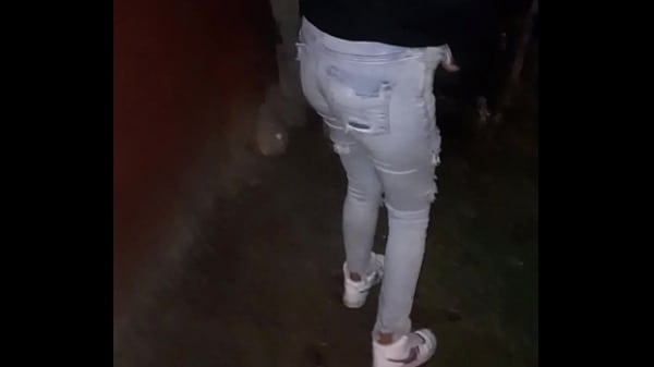 Image Mi cu&ntilde_ada toda peda meando en la calle despu&eacute_s de la fiesta