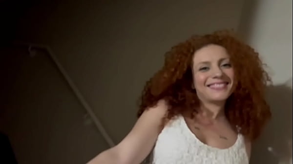 Image Prima ruiva pediu pra sentar na rola grossa na escada do pr&eacute_dio e me fez gozar tudo dentro