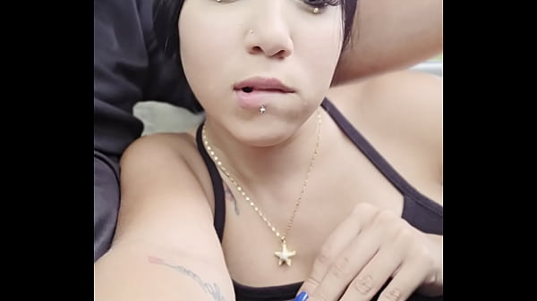 Image Le chupo la polla mientras conduce por la v&iacute_a p&uacute_blica.
