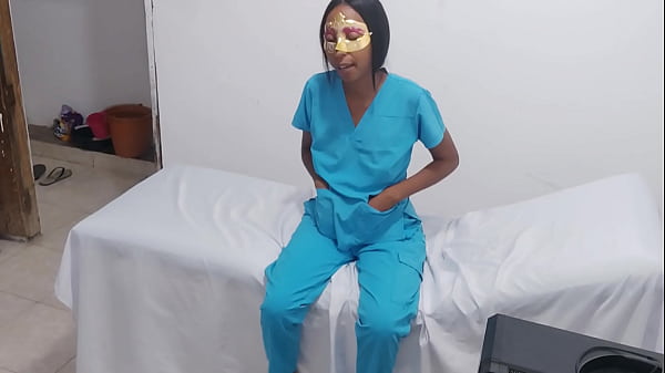 Image Enfermera Tentada: El Doctor la Seduce y Explora su Cuerpo
