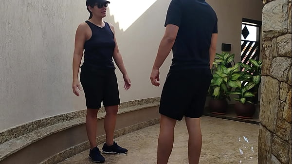 Image Garota sapat&atilde_o perdeu aposta no futebol,n&atilde_o pagou e teve que dar para o amigo mec&acirc_nico
