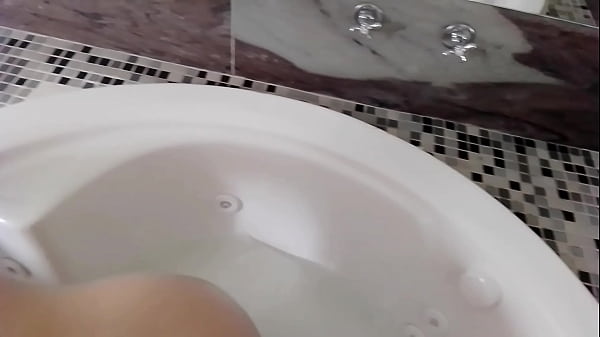Image GORDINHA NA HIDROMASSAGEM FAZ UM BOQUETE DELICIOSO E DEPOIS D&Aacute_ A BUCETA BEM GOSTOSO