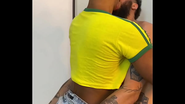Image tatuado leitando cu de puta e fazendo de dep&oacute_sito