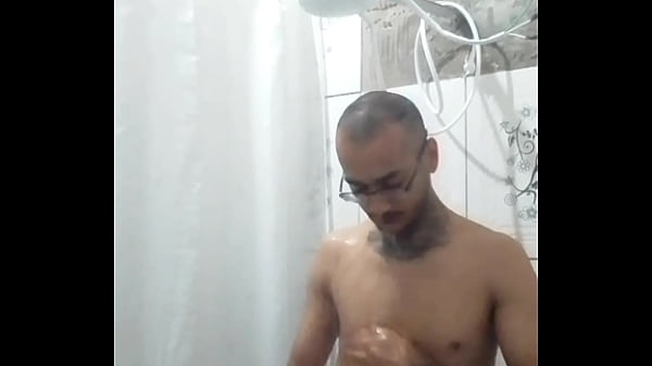 Image TIH DJC TOMANDO BANHO