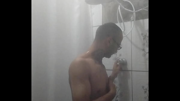 Image TIH DJC TOMANDO BANHO E SE EXIBINDO