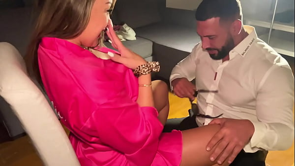 Image Muscular man with a big cock fucks me hard after a stripper dance - La Paisita Oficial
