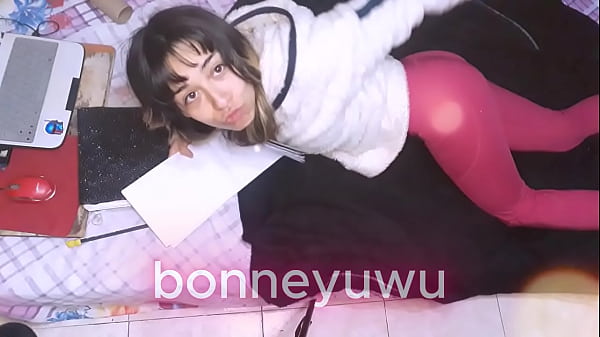 Image Bonneyuwu - 12:44 En la cama mostrando la cola mientras estudio
