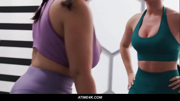 Image Sarah Arabic is more interested in selfies than workouts, disrupting Nicole Aria's training sessions