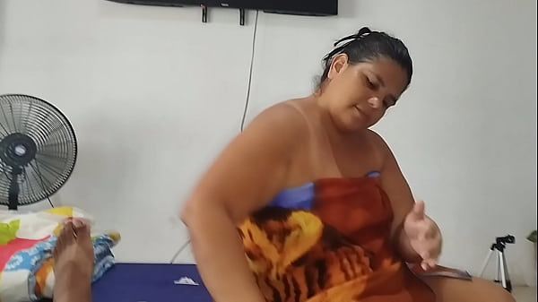 Image Mi hijastra est&aacute_ tan cachonda que entra a mi habitaci&oacute_n cuando no hay nadie y no pierdo la oportunidad de follarla bien rico