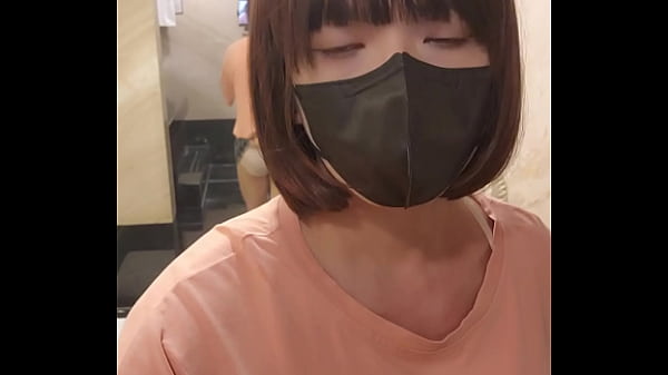 Image Shemale Ting xuan takes a bath in the bathtub wearing clothes