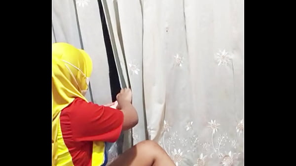 Image Gadis hijab indomaret masturbasi sebelum berangkat bekerja
