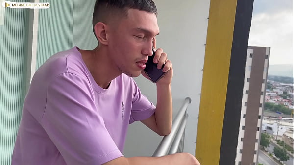 Image mi hermanastro me pide que le quite su virginidad - emily fox le quita el virgo a su hermanastro con su enorme culo apretado