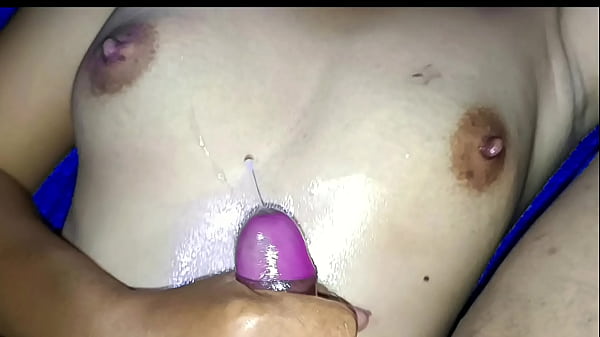 Image Crot di tetek mungil ponakan ku